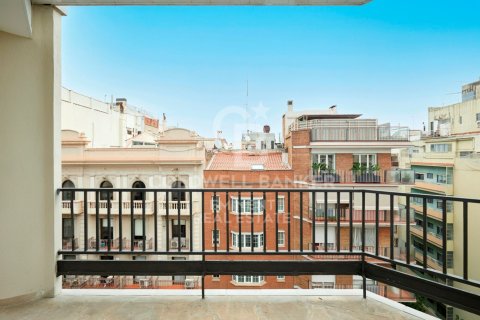 Apartamento de 2 dormitorios en venta en Barcelona, Cataluña, Spain № 5624 - foto 25