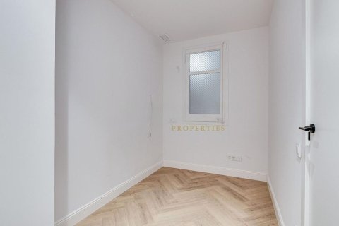 Apartamento de 3 dormitorios en venta en Barcelona, Cataluña, Spain № 8131 - foto 24