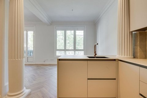 Apartamento de 3 dormitorios en venta en Barcelona, Cataluña, Spain № 8131 - foto 17