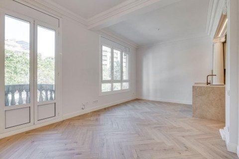 Apartamento de 3 dormitorios en venta en Barcelona, Cataluña, Spain № 8131 - foto 3