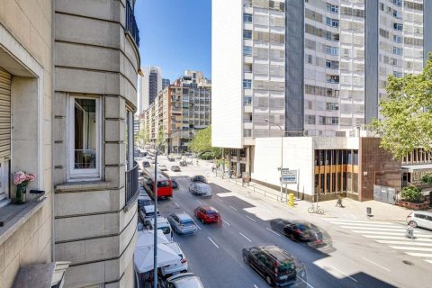 Apartamento de 3 dormitorios en venta en Barcelona, Cataluña, Spain № 8131 - foto 4