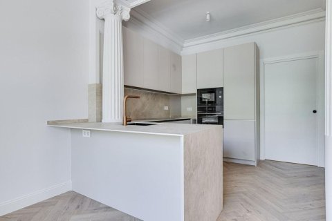 Apartamento de 3 dormitorios en venta en Barcelona, Cataluña, Spain № 8131 - foto 18