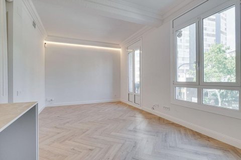 Apartamento de 3 dormitorios en venta en Barcelona, Cataluña, Spain № 8131 - foto 9