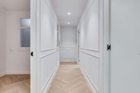 Apartamento de 3 dormitorios en venta en Barcelona, Cataluña, Spain № 8131 - foto 19