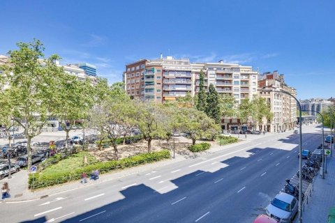 Apartamento de 3 dormitorios en venta en Barcelona, Cataluña, Spain № 8131 - foto 2