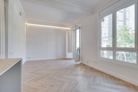 Apartamento de 3 dormitorios en venta en Barcelona, Cataluña, Spain № 8131 - foto 5