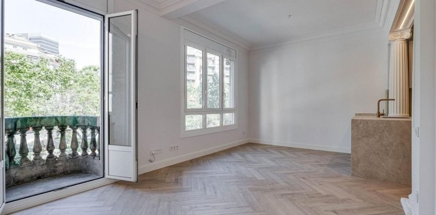 Apartamento de 3 dormitorios en venta en Barcelona, Cataluña, Spain № 8131