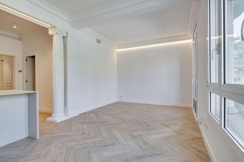 Apartamento de 3 dormitorios en venta en Barcelona, Cataluña, Spain № 8131 - foto 7