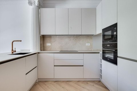 Apartamento de 3 dormitorios en venta en Barcelona, Cataluña, Spain № 8131 - foto 13