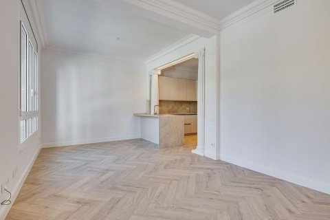 Apartamento de 3 dormitorios en venta en Barcelona, Cataluña, Spain № 8131 - foto 8
