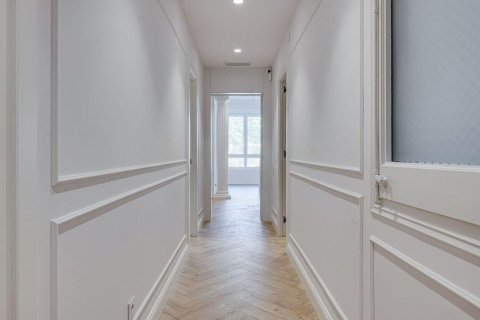 Apartamento de 3 dormitorios en venta en Barcelona, Cataluña, Spain № 8131 - foto 22