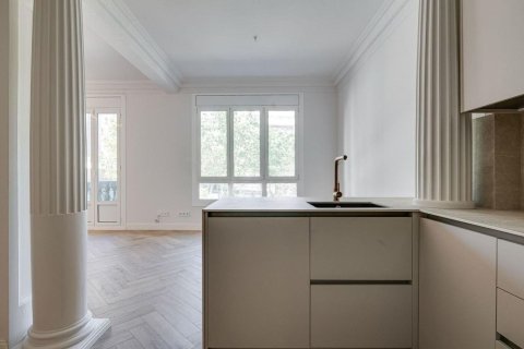 Apartamento de 3 dormitorios en venta en Barcelona, Cataluña, Spain № 8131 - foto 16