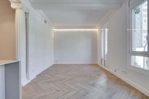 Apartamento de 3 dormitorios en venta en Barcelona, Cataluña, Spain № 8131 - foto 10