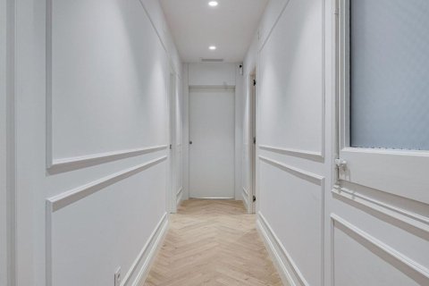 Apartamento de 3 dormitorios en venta en Barcelona, Cataluña, Spain № 8131 - foto 23