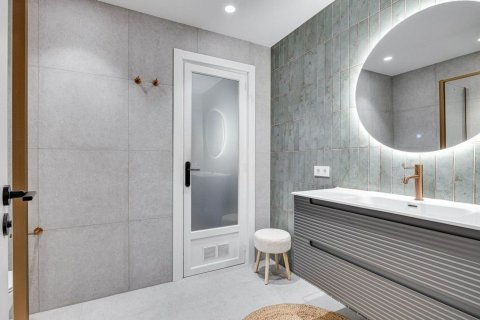Apartamento de 3 dormitorios en venta en Barcelona, Cataluña, Spain № 8131 - foto 26