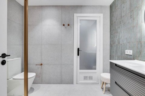 Apartamento de 3 dormitorios en venta en Barcelona, Cataluña, Spain № 8131 - foto 27