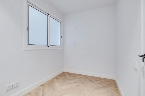 Apartamento de 3 dormitorios en venta en Barcelona, Cataluña, Spain № 8131 - foto 21