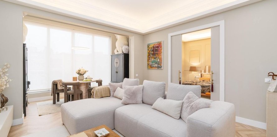 Apartamento de 3 dormitorios en venta en Barcelona, Cataluña, Spain № 8130