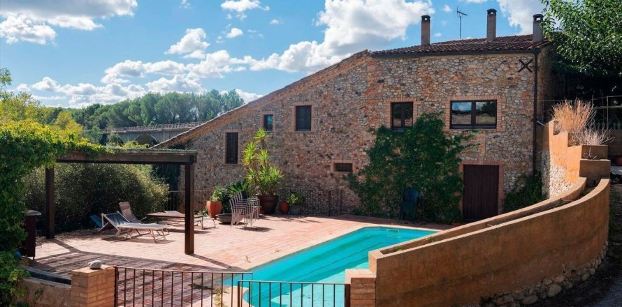 12 bedrooms house for sale in Catalonia, Spain № 8129
