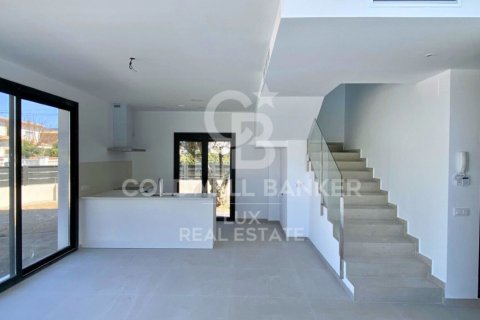 Сasa de 4 dormitorios en venta en Empuriabrava, Gerona, Cataluña, Spain № 5968 - foto 3