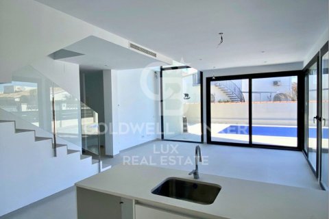 Сasa de 4 dormitorios en venta en Empuriabrava, Gerona, Cataluña, Spain № 5968 - foto 2