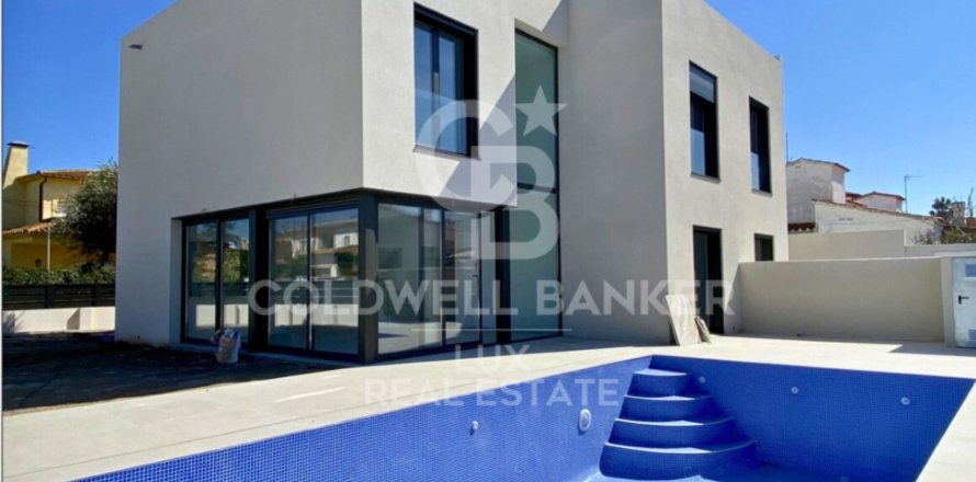 Сasa de 4 dormitorios en venta en Empuriabrava, Gerona, Cataluña, Spain № 5968