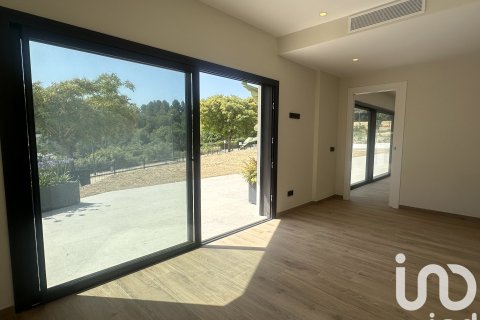 Сasa de 4 dormitorios en venta en Sant Esteve Sesrovires, Barcelona, Cataluña, Spain № 4846 - foto 11