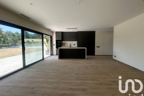 Сasa de 4 dormitorios en venta en Sant Esteve Sesrovires, Barcelona, Cataluña, Spain № 4846 - foto 8