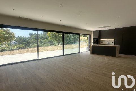 Сasa de 4 dormitorios en venta en Sant Esteve Sesrovires, Barcelona, Cataluña, Spain № 4846 - foto 21