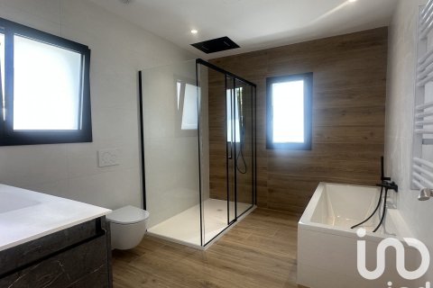 Сasa de 4 dormitorios en venta en Sant Esteve Sesrovires, Barcelona, Cataluña, Spain № 4846 - foto 12