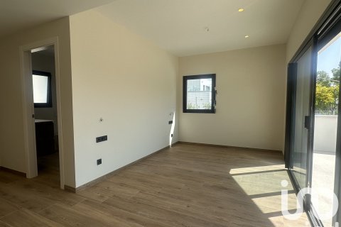 Сasa de 4 dormitorios en venta en Sant Esteve Sesrovires, Barcelona, Cataluña, Spain № 4846 - foto 22