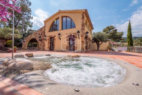 4 bedrooms villa for sale in Blanes, Girona, Catalonia, Spain № 919 - photo 4