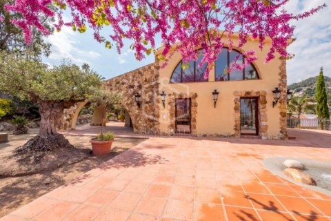 4 bedrooms villa for sale in Blanes, Girona, Catalonia, Spain № 919 - photo 3