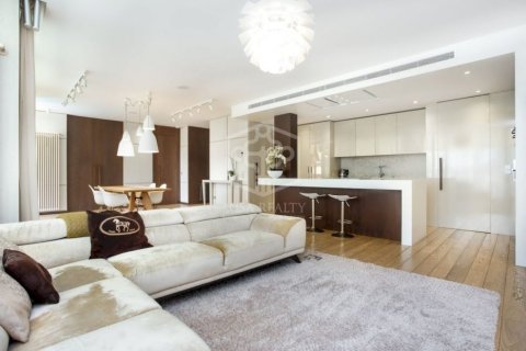 4 bedrooms apartment for sale in Barcelona, Catalonia, Spain № 915
