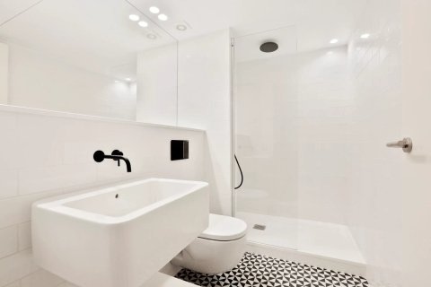 2 bedrooms apartment for sale in Barcelona, Catalonia, Spain № 1068 - photo 11