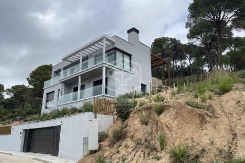4 bedrooms villa for sale in Lloret de Mar, Girona, Catalonia, Spain № 1001 - photo 11