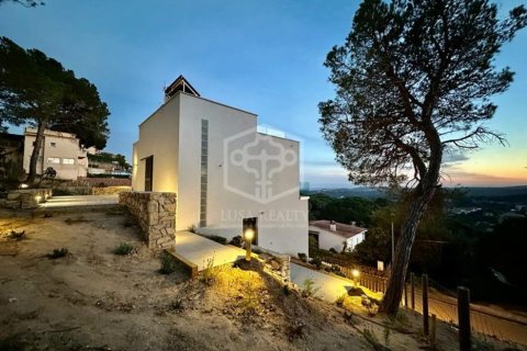 4 bedrooms villa for sale in Lloret de Mar, Girona, Catalonia, Spain № 1001 - photo 9
