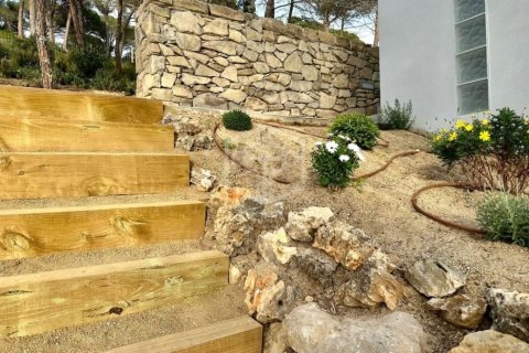 4 bedrooms villa for sale in Lloret de Mar, Girona, Catalonia, Spain № 1001 - photo 3