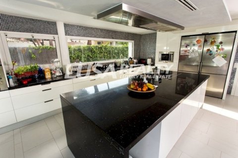 Купить виллу в Кастельдефельс, Испания с 7 спален, 1000м², № 999 - фото 20