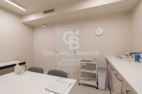 292 sq.m. commercial property for sale in Barcelona, Catalonia, Spain № 5450 - photo 13