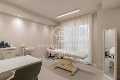292 sq.m. commercial property for sale in Barcelona, Catalonia, Spain № 5450 - photo 15