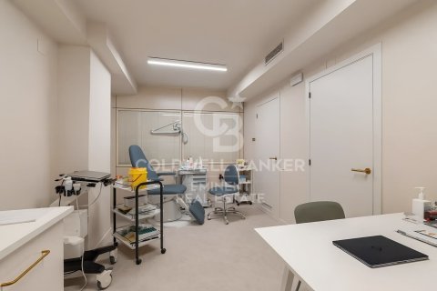 292 sq.m. commercial property for sale in Barcelona, Catalonia, Spain № 5450 - photo 11