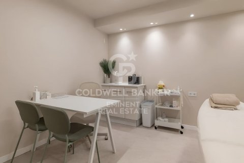 292 sq.m. commercial property for sale in Barcelona, Catalonia, Spain № 5450 - photo 16