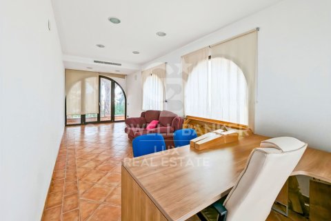 Villa de 5 dormitorios en venta en Empuriabrava, Gerona, Cataluña, Spain № 5732 - foto 25