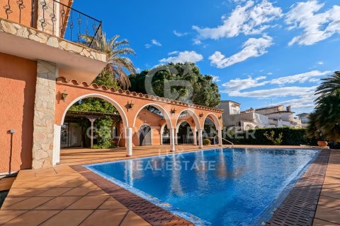 Villa de 5 dormitorios en venta en Empuriabrava, Gerona, Cataluña, Spain № 5732 - foto 28