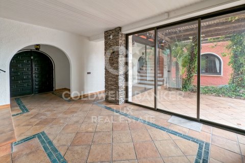 Villa de 5 dormitorios en venta en Empuriabrava, Gerona, Cataluña, Spain № 5732 - foto 12