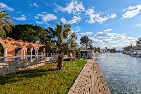 Villa de 5 dormitorios en venta en Empuriabrava, Gerona, Cataluña, Spain № 5732 - foto 2