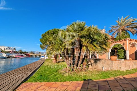 Villa de 5 dormitorios en venta en Empuriabrava, Gerona, Cataluña, Spain № 5732 - foto 26
