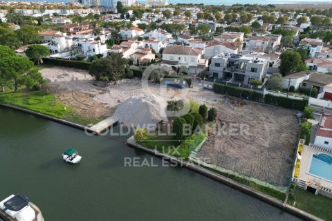 500 sq.m. land plot for sale in Empuriabrava, Girona, Catalonia, Spain № 5729