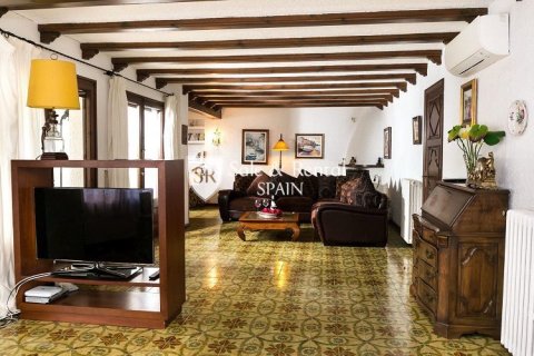 4 bedrooms house for sale in Lloret de Mar, Girona, Catalonia, Spain № 6733 - photo 9